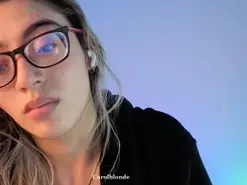 Amateur Live Porn of carol_blonde