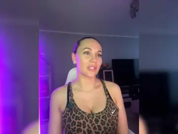 Bongacams Free Live Porn of QWEENII