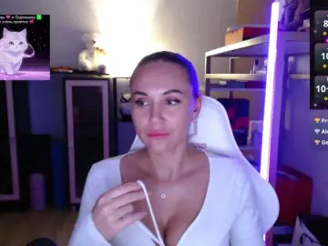 Bongacams Free Live Porn of QWEENII