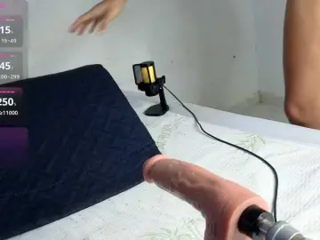 Bongacams Sex Cam of Kloe-Lopez