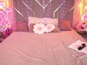 Bongacams Nude Webcam of KiraCandyS