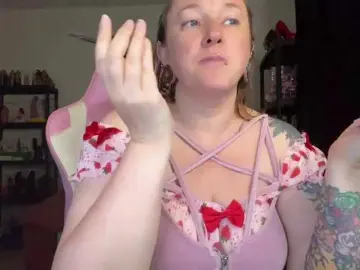 Bongacams Free Live Porn of NylonQueen