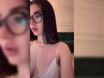 Bongacams Sex Cam of Chiaralovee