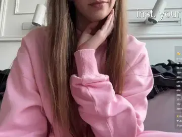 Bongacams Live Porn of -VikkiL0vesCheese-