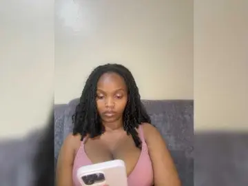 Bongacams Watch Live Sex Cams of Curvy-maxy9