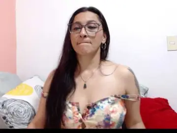 Bongacams Private Sex Chat of KarinaSuarez1