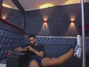 Cam4 Live Sex Cam of dominic_max1