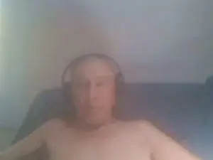 Cam4 Free Live Porn of roro1947