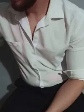 Cam4 Live Porn of alerrandroo1