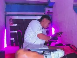 Cam4 Nude Webcam of Richi_hottt