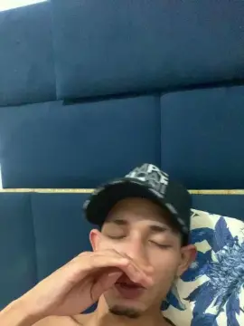 Cam4 Sex Cam of Mlknovinhooo