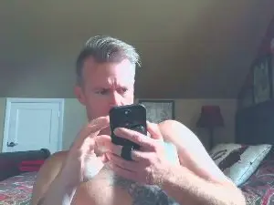 Cam4 Sex Chat of DILFiGuess1