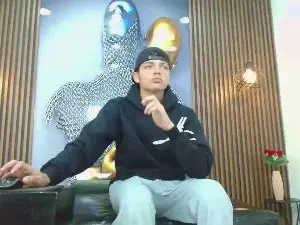 Cam4 Live Sex Cam of AlejoBussnek