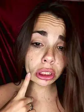 Cam4 Live Porn of Desiree025