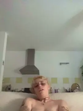 Cam4 Free Porn Cam of Emy_2002