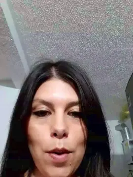Cam4 Live Sex of im_carla