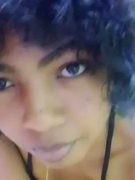 Cam4 Free Live Porn of elia220