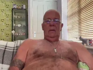 Cam4 Live Sex Cam of The_helmet7