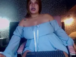 Cam4 Adult Video Chat of curvyjulieth