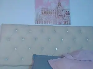 Cam4 Free Live Porn of rommen_n_zoe