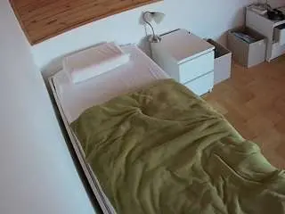 Camsoda Best Webcam of voyeurcam-julmodels-greybed-1