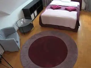 Camsoda Free Porn Cam of voyeurcam-julmodels-whitebed-1