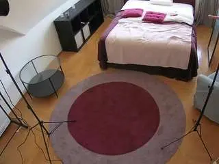 Camsoda Live Porn of voyeurcam-julmodels-whitebed-1