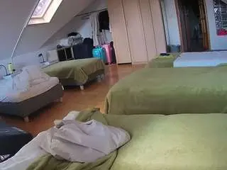 Camsoda Nude Webcam of voyeurcam-julmodels-bed-3