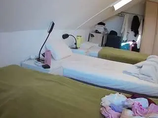 Camsoda Sex Cam of voyeurcam-julmodels-bed-4