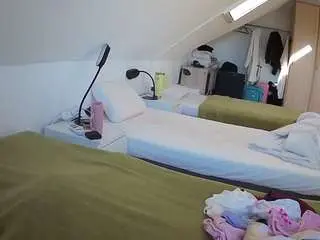 Camsoda Private Sex Chat of voyeurcam-julmodels-bed-4