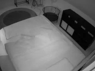 Camsoda Live Sex Cam of voyeurcam-julmodels-whitebed-2
