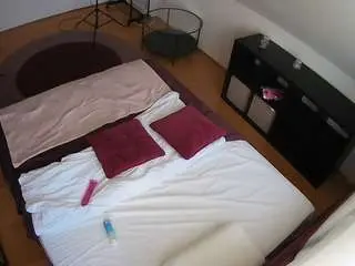 Camsoda Sex Cam of voyeurcam-julmodels-whitebed-2