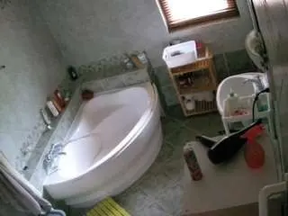 Camsoda Watch Live Sex Cams of voyeurcam-julmodels-bath-1st-2