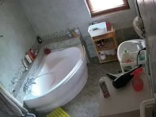 Camsoda Nude Webcam of voyeurcam-julmodels-bath-1st-2