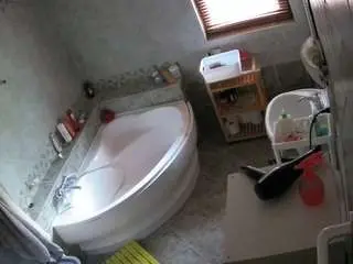 Camsoda Best Webcam of voyeurcam-julmodels-bath-1st-2