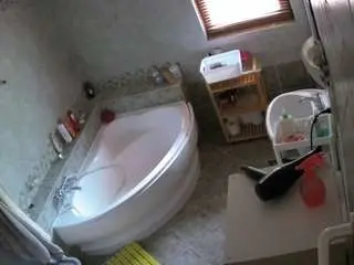 Camsoda Watch Live Sex Cams of voyeurcam-julmodels-bath-1st-2