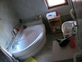 Camsoda Adult Video Chat of voyeurcam-julmodels-bath-1st-2