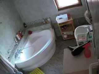 Camsoda Live Sex of voyeurcam-julmodels-bath-1st-2