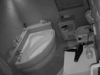 Camsoda Sex Cam of voyeurcam-julmodels-bath-1st-2