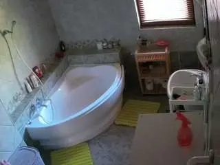 Camsoda Nude Webcam of voyeurcam-julmodels-bath-1st-2
