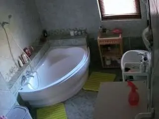 Camsoda Free Porn Cam of voyeurcam-julmodels-bath-1st-2