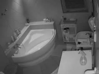 Camsoda Live Sex Cam of voyeurcam-julmodels-bath-1st-2
