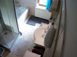 Camsoda Nude Webcam of voyeurcam-julmodels-bath-2nd-2