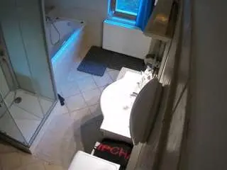 Camsoda Live Sex Cam of voyeurcam-julmodels-bath-2nd-2