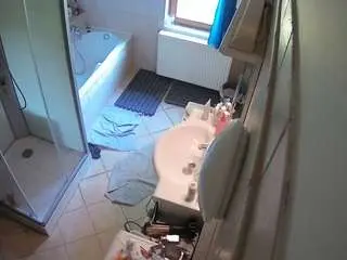Camsoda Free Porn Cam of voyeurcam-julmodels-bath-2nd-2