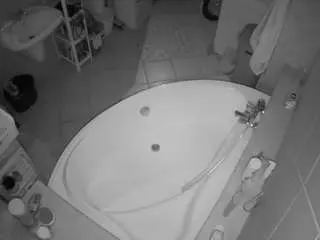 Camsoda Watch Live Sex Cams of voyeurcam-julmodels-bath-1st-1