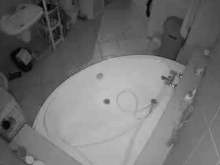 Camsoda Sex Chat of voyeurcam-julmodels-bath-1st-1