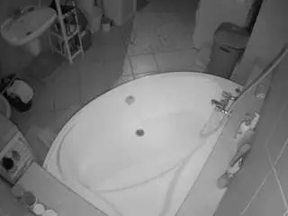Camsoda Sex Chat of voyeurcam-julmodels-bath-1st-1