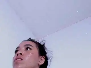 Camsoda Free Porn Cam of krisleen18