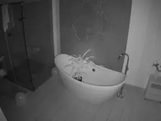 Camsoda Nude Webcam of voyeurcam-casa-salsa-bathroom-5